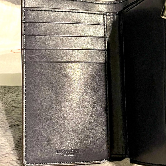 ❌SOLD❌ Coach Wallet blue and black, silver hardware. Used once in new condition. - Picture 4 of 7